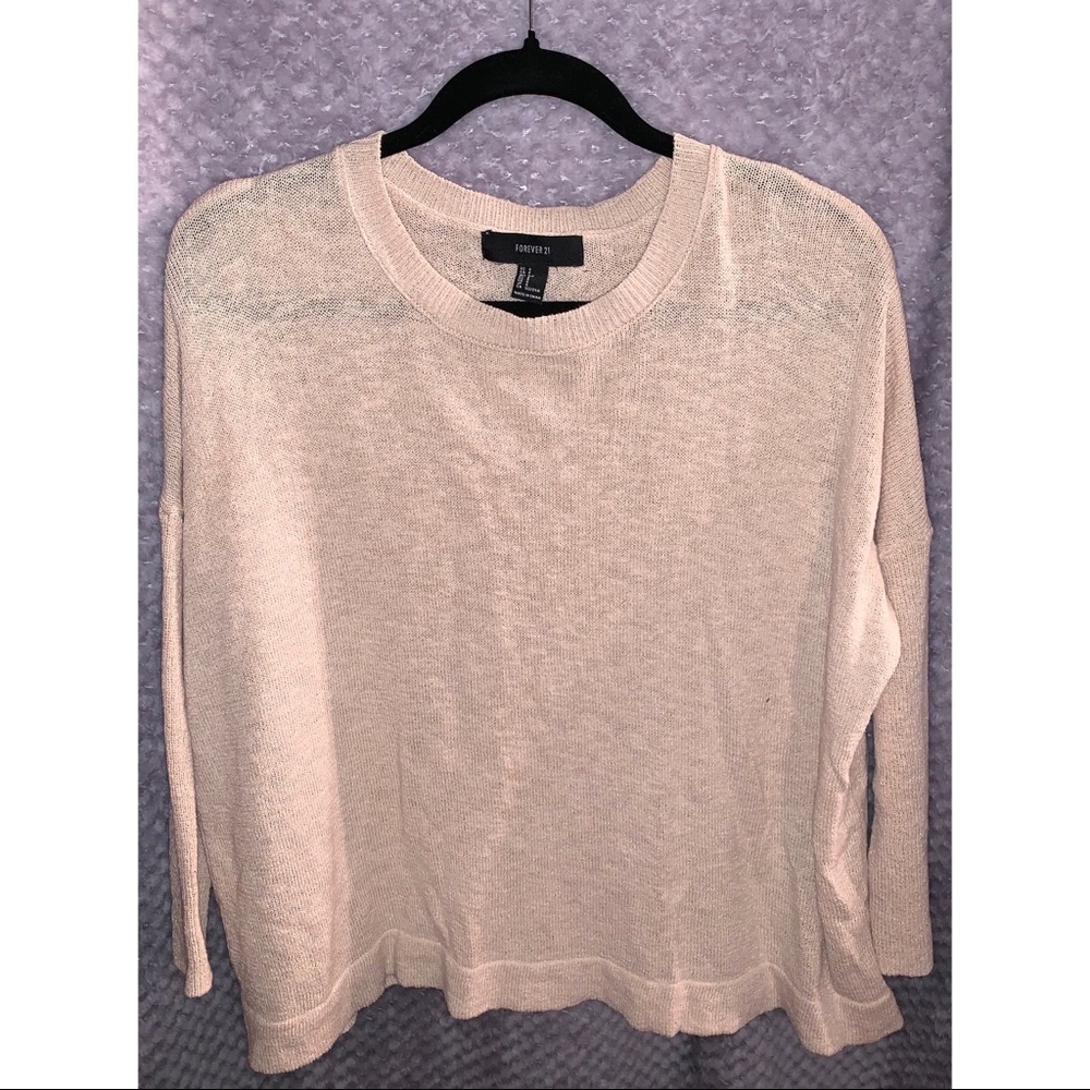 Loose fitting sweater with 3/4 sleeves